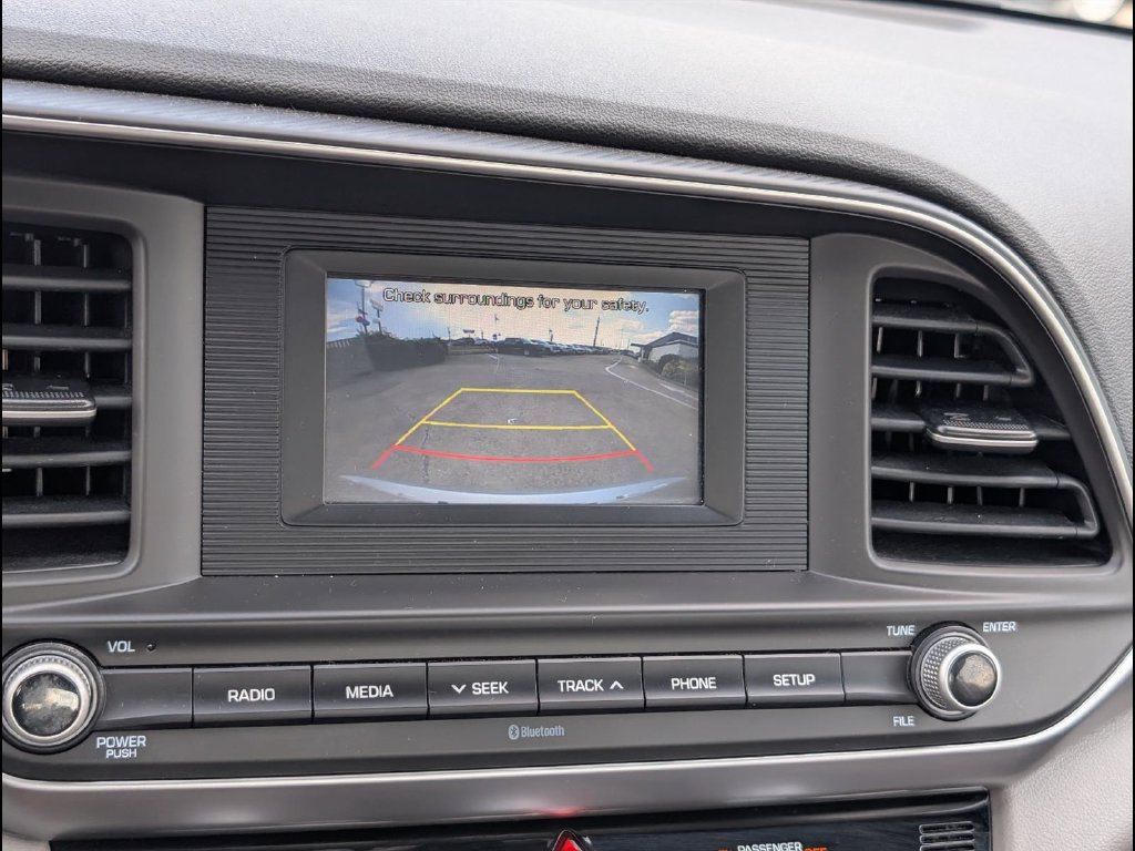 Used 2020 Hyundai Elantra SE FWD image 8