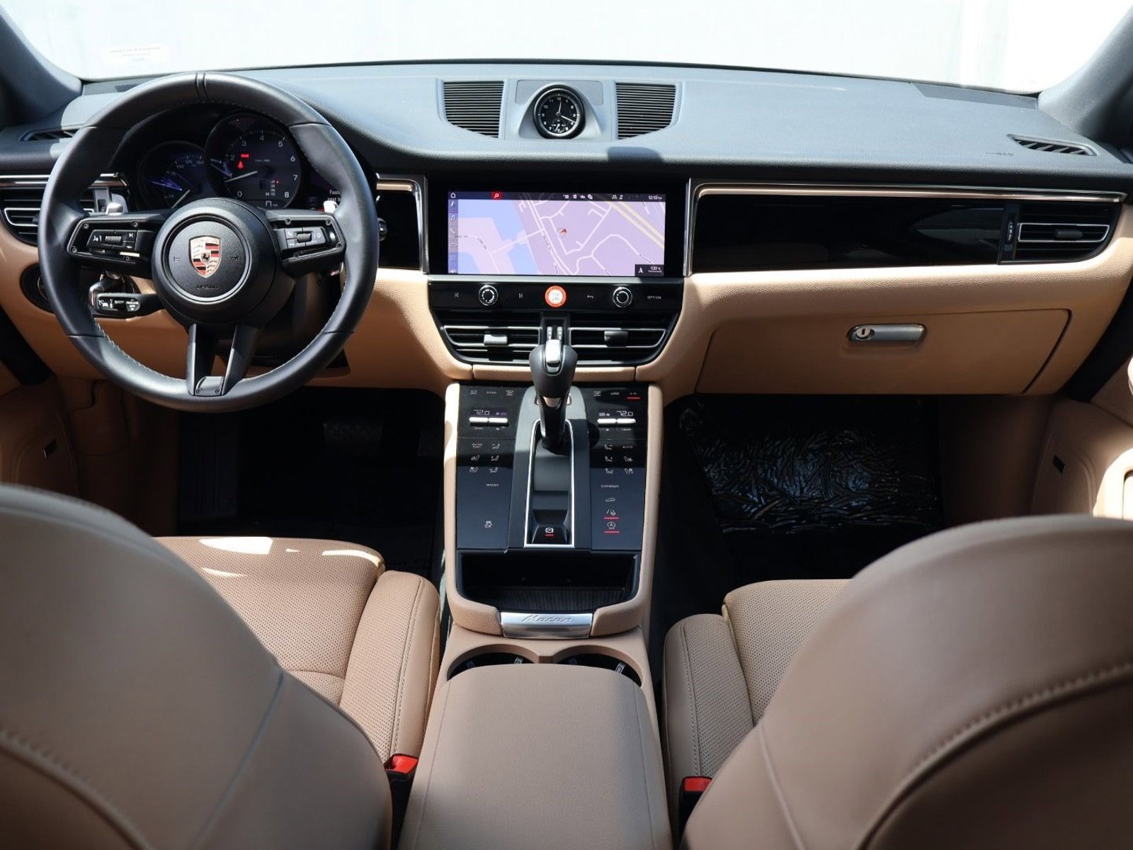 Certified 2025 Porsche Macan AWD/4WD image 21
