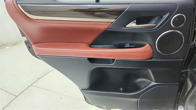 Used 2021 Lexus LX 570 4WD w/ 3rd Row & Luxury Pkg image 35