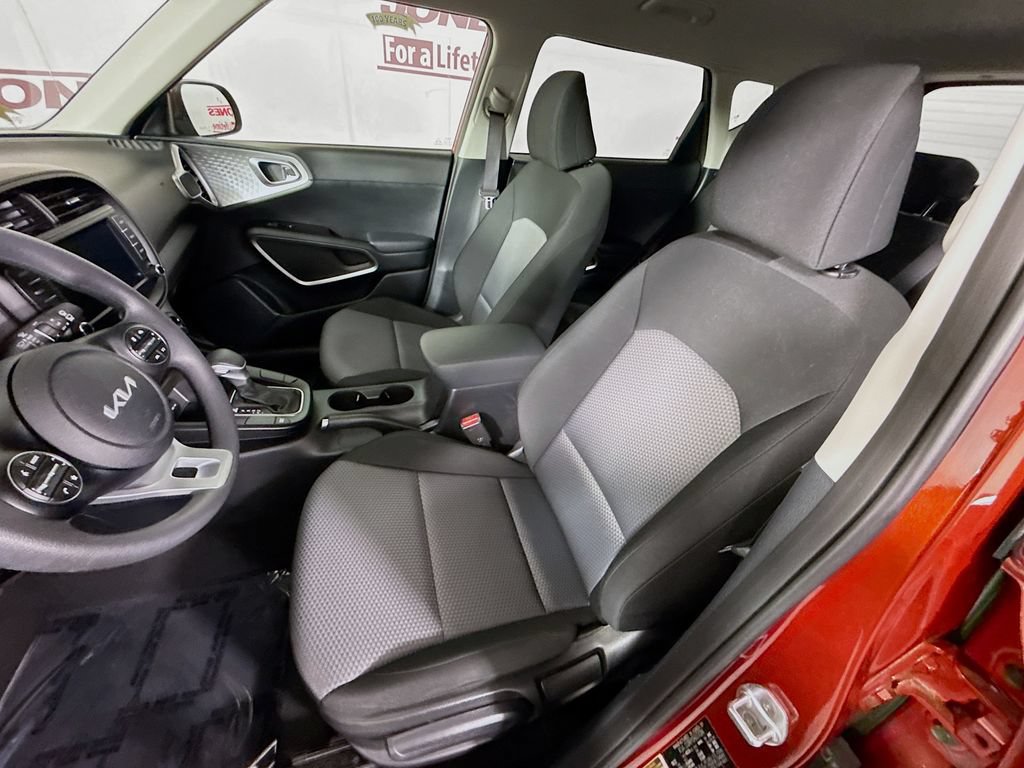 Certified 2023 Kia Soul LX w/ LX Technology Package FWD image 24
