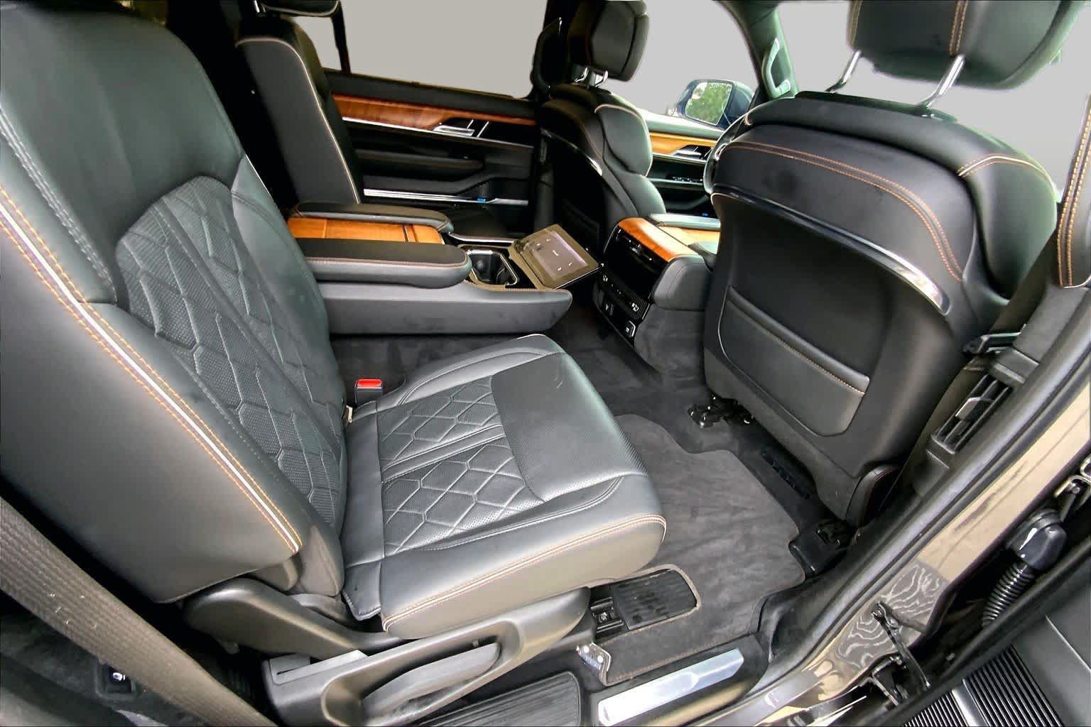 Used 2022 Jeep Grand Wagoneer Series III AWD/4WD image 19