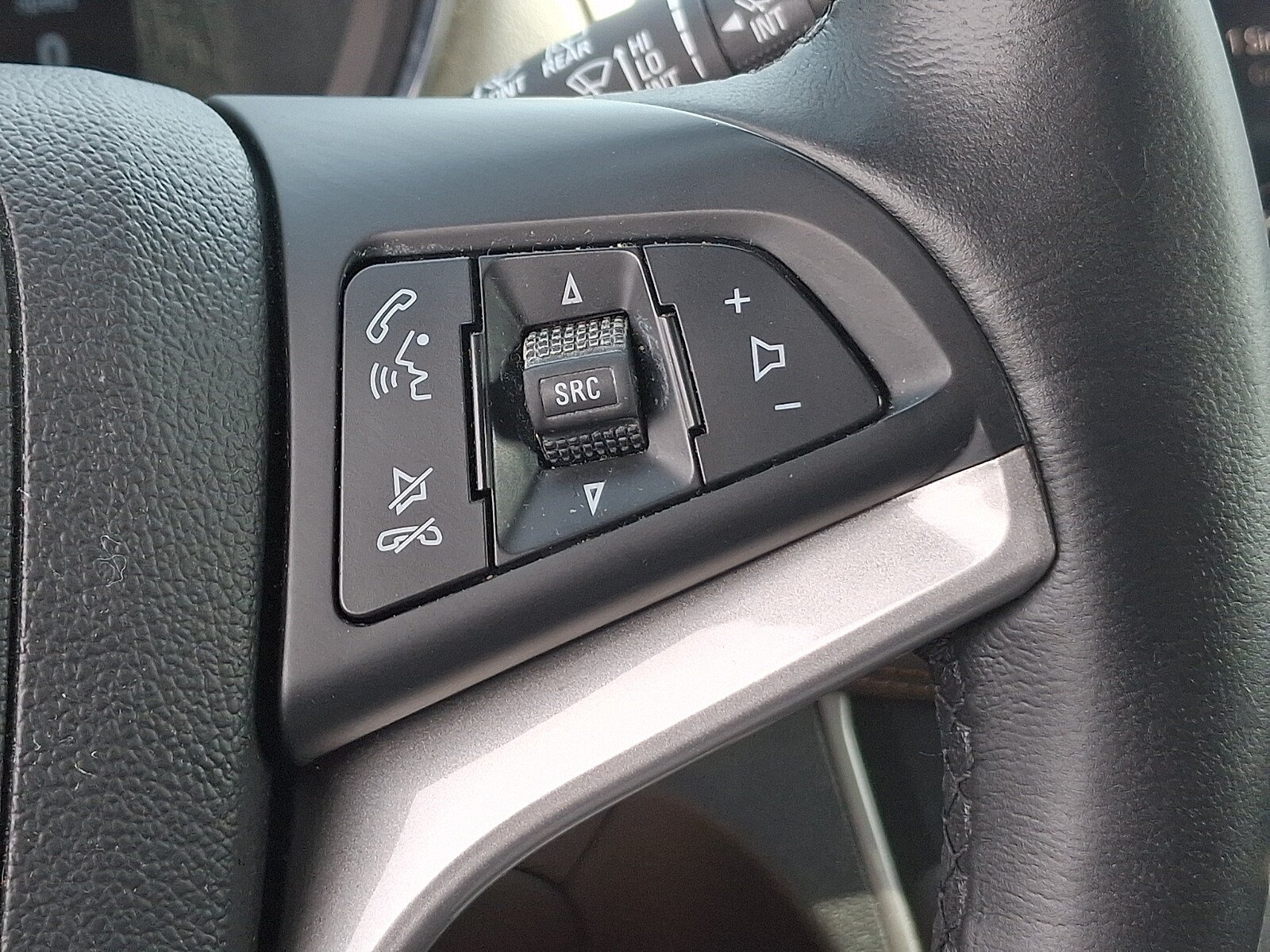 Used 2020 Chevrolet Trax LT w/ LT Convenience Package AWD/4WD image 22