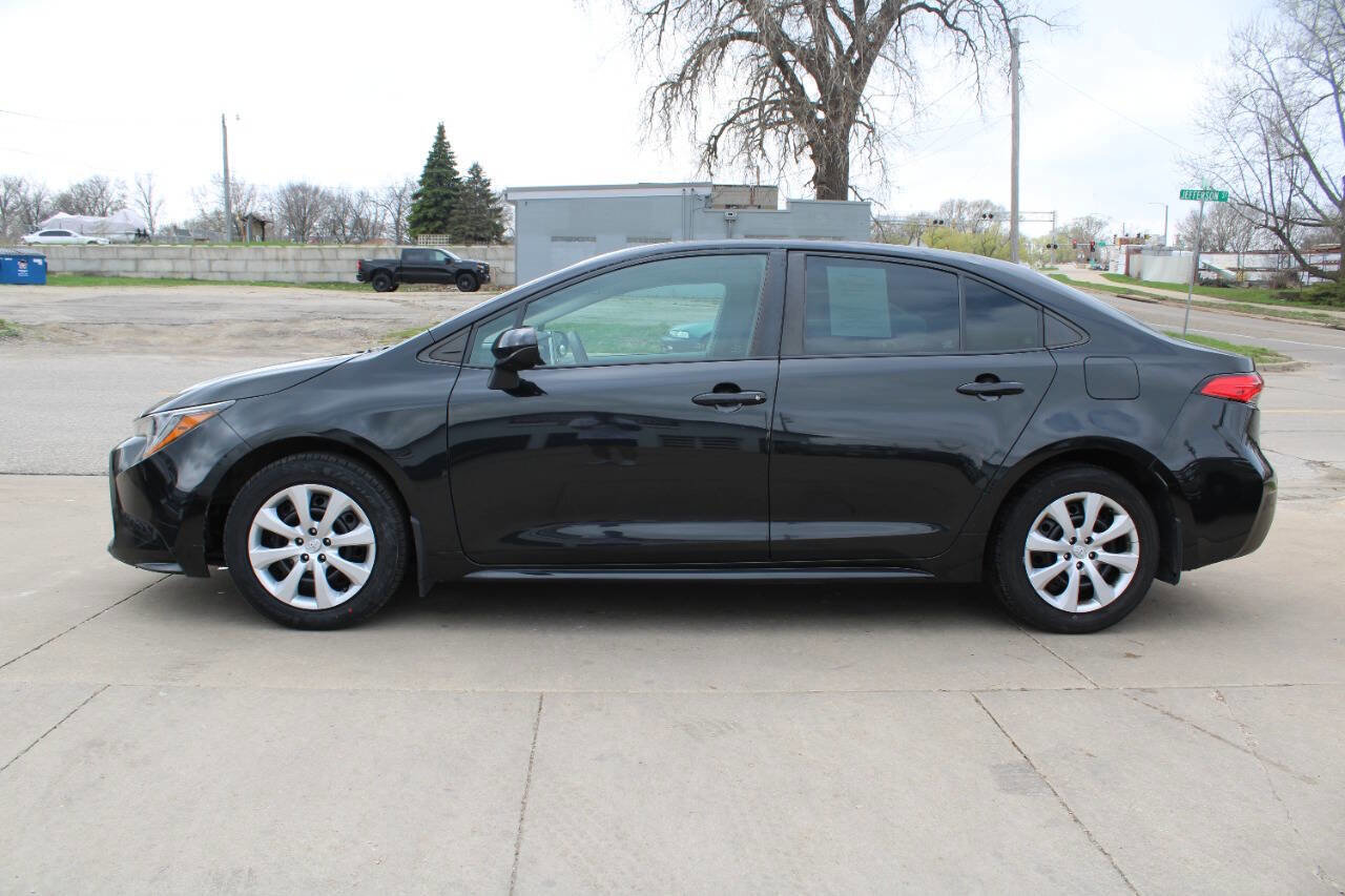 Used 2020 Toyota Corolla LE FWD image 3