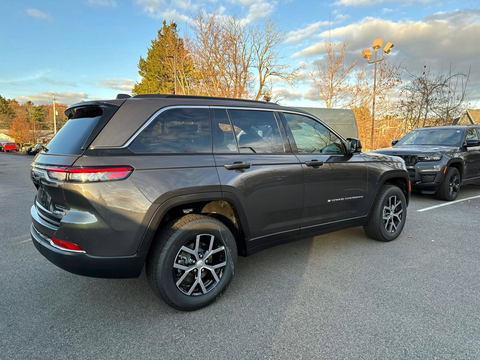 New 2025 Jeep Grand Cherokee Limited image 2