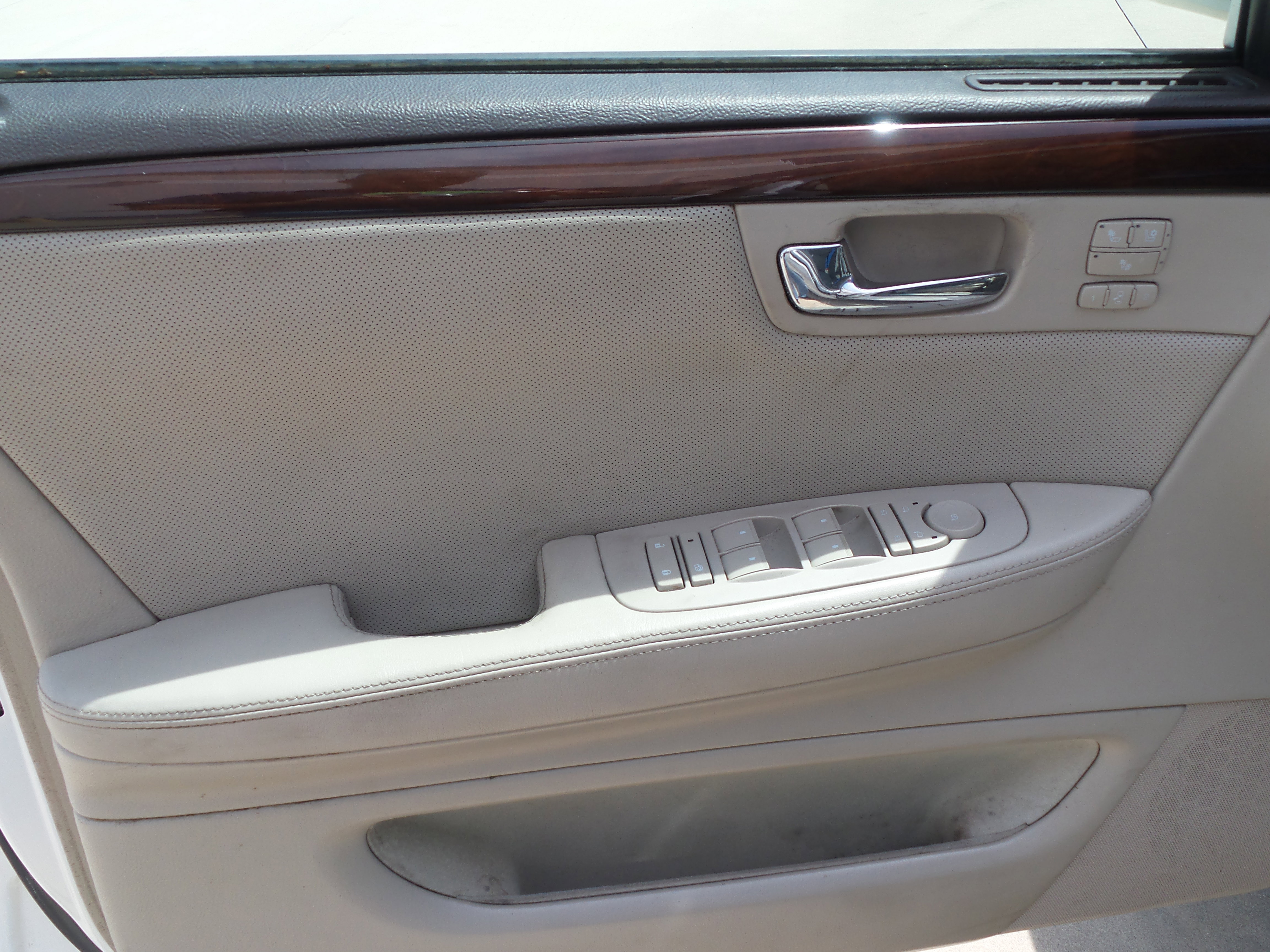 Used 2008 Cadillac DTS FWD image 9