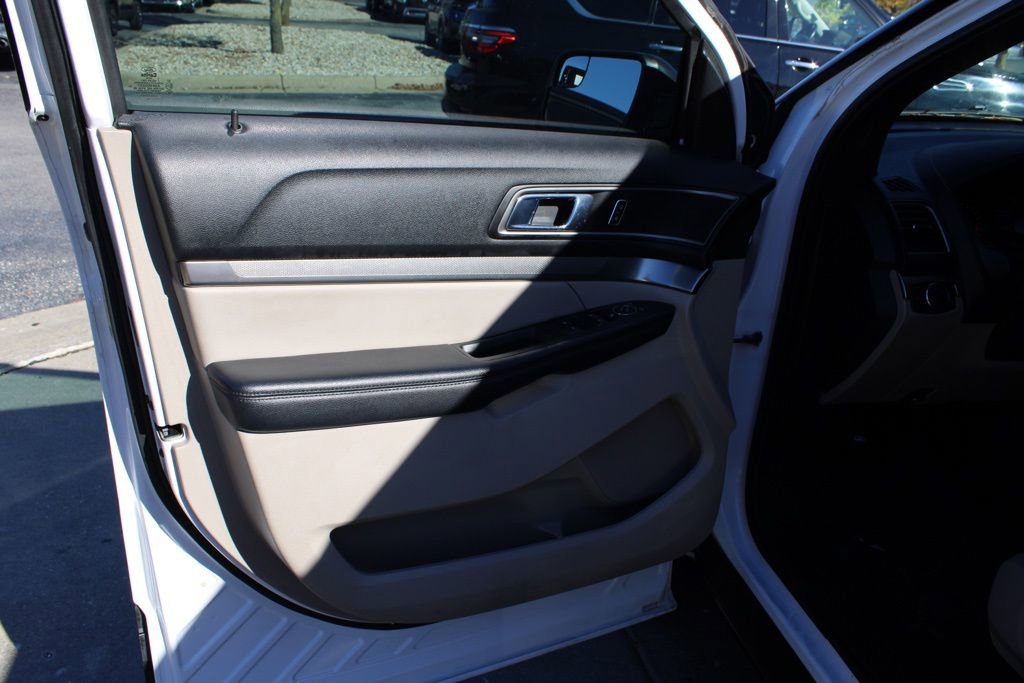Used 2018 Ford Explorer XLT image 18