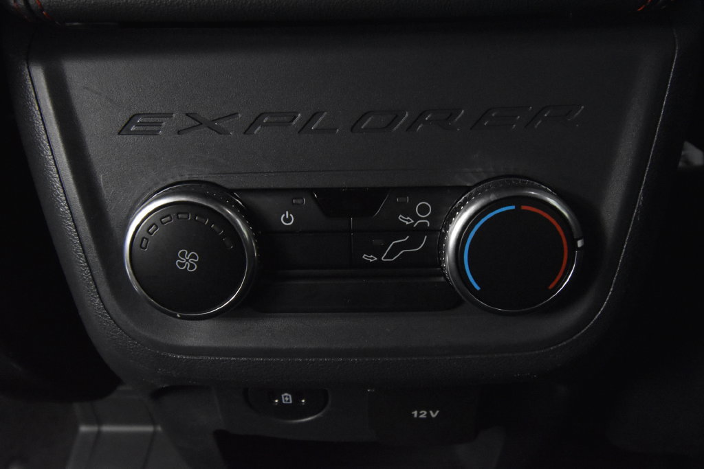 Used 2025 Ford Explorer ST-Line w/ ST-Line Street Pack AWD/4WD image 35