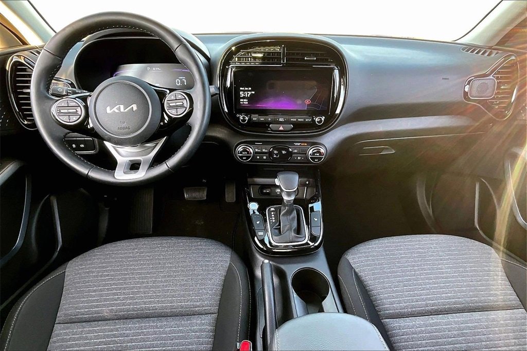 Certified 2025 Kia Soul EX image 15