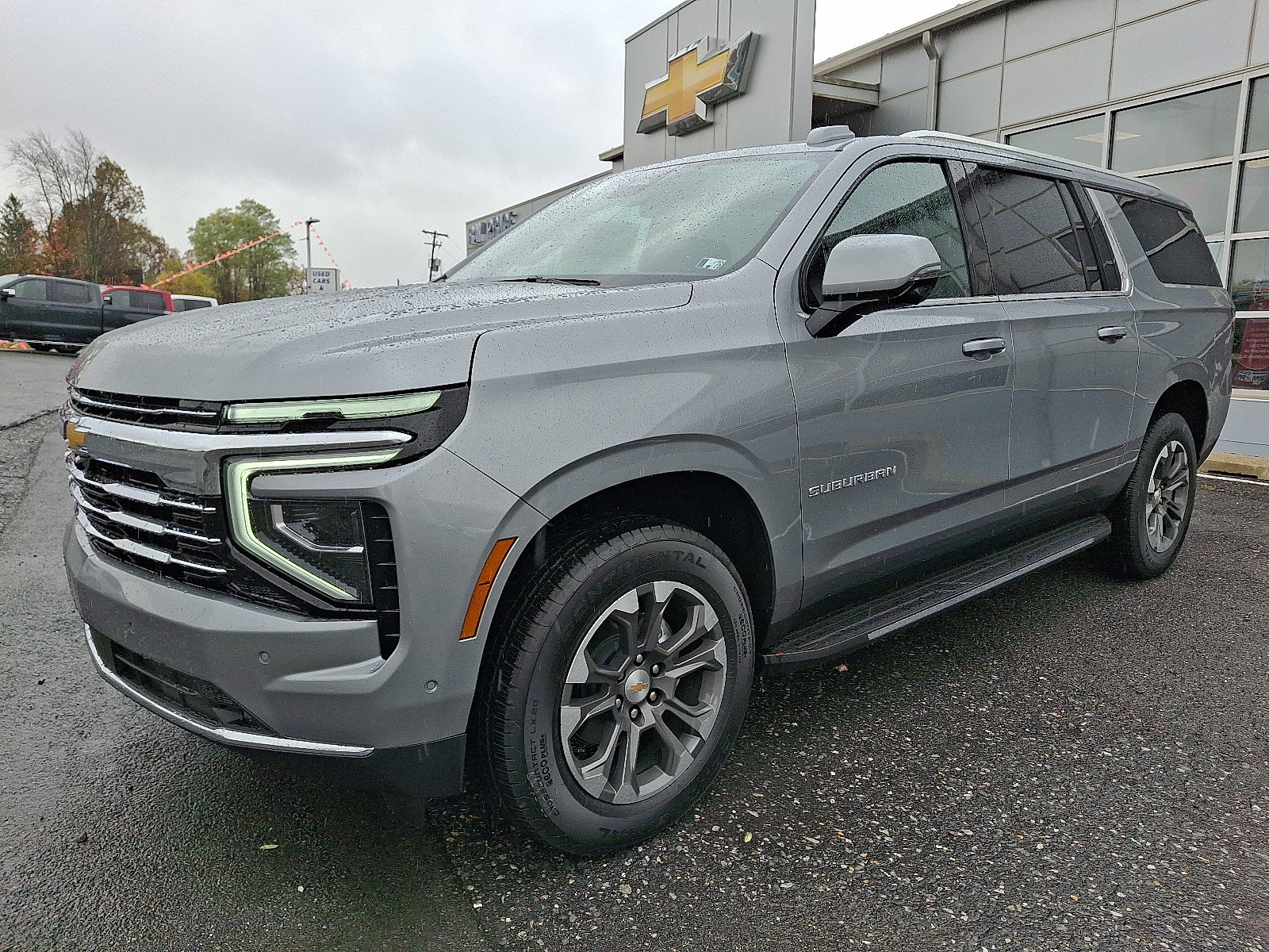 New 2026 Chevrolet Suburban LT image 2