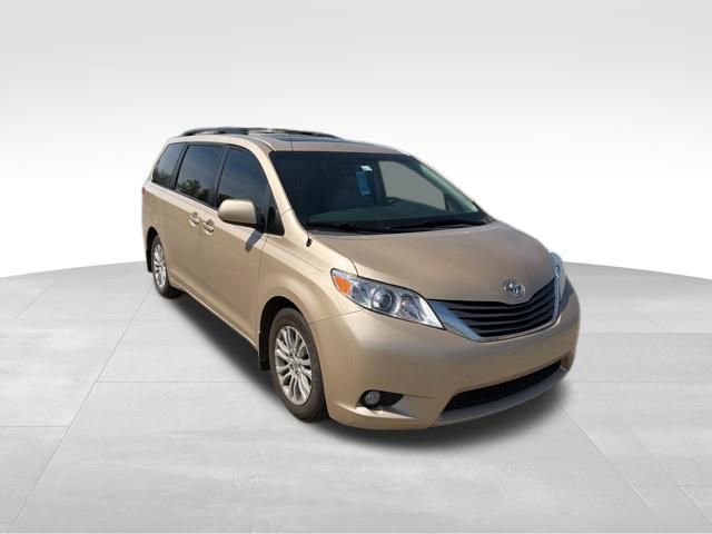 Used 2012 Toyota Sienna XLE w/ Entertainment Pkg image 1