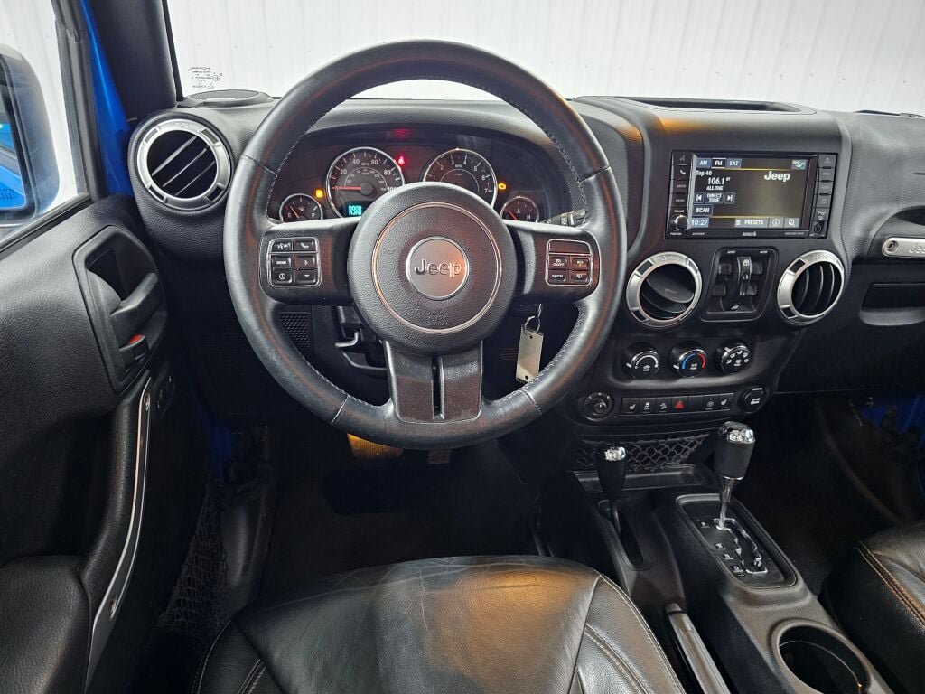 Used 2015 Jeep Wrangler Unlimited Sahara w/ Connectivity Group AWD/4WD image 14
