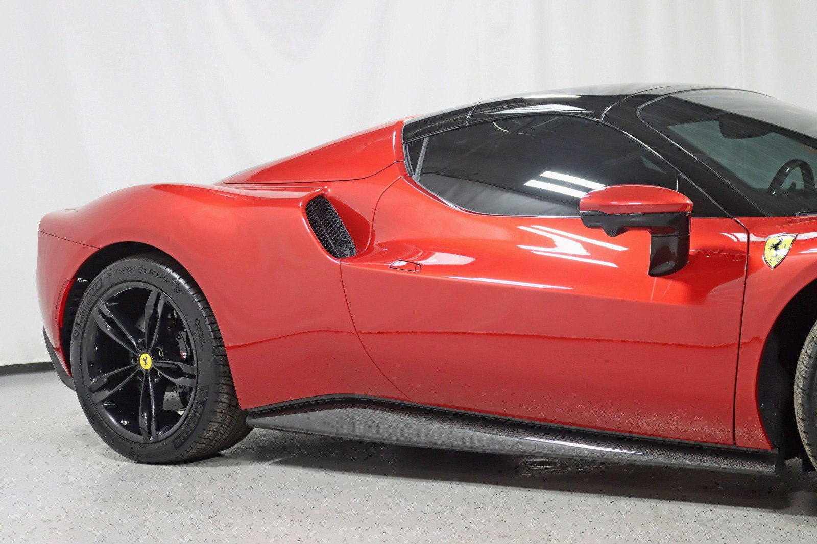Used 2024 Ferrari 296 GTS RWD image 5