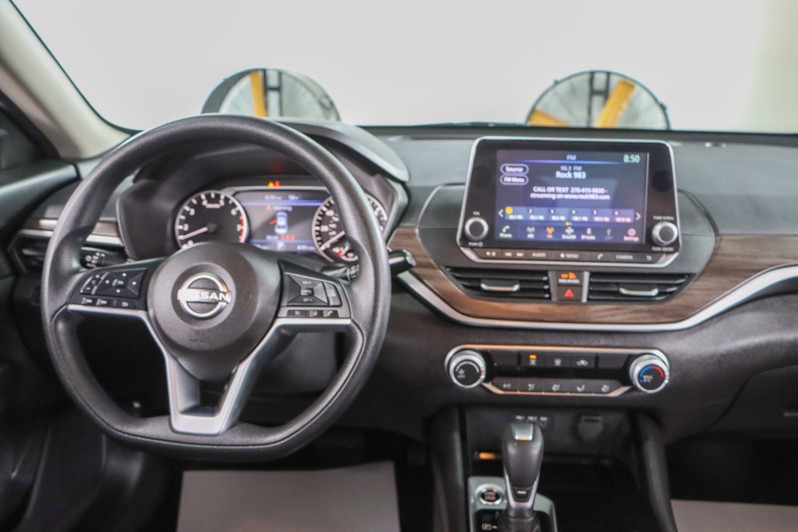 Used 2024 Nissan Altima 2.5 SV image 17