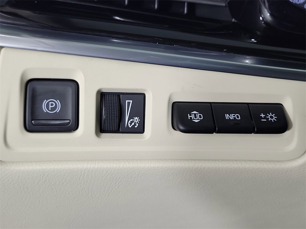 Certified 2023 Cadillac XT6 Premium Luxury w/ Technology Package image 32