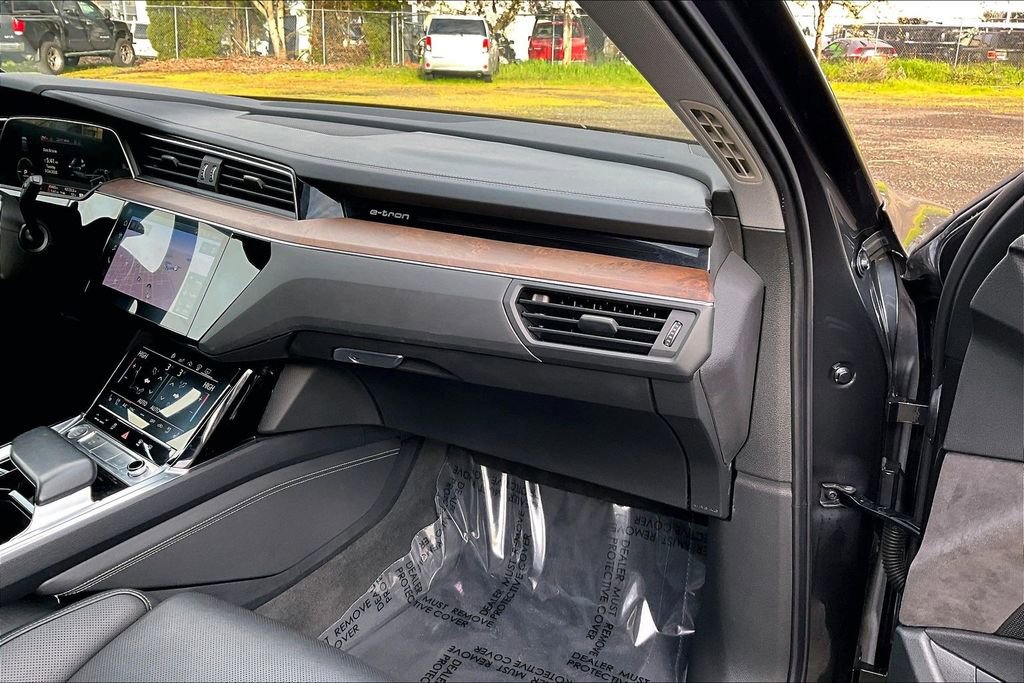Used 2019 Audi e-tron Prestige w/ Prestige Package AWD/4WD image 19