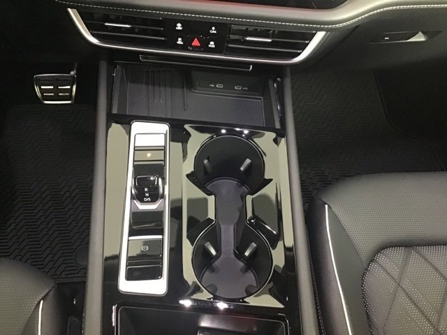 Used 2025 Volkswagen Atlas SEL Premium R-Line image 12