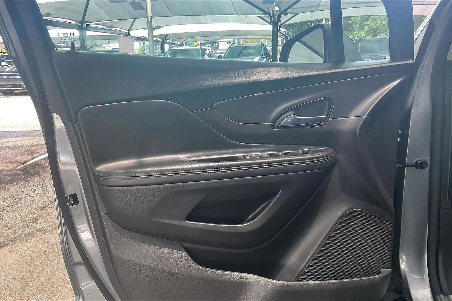 Used 2020 Buick Encore Preferred AWD/4WD image 22