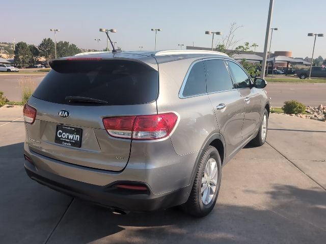 Used 2017 Kia Sorento AWD image 8