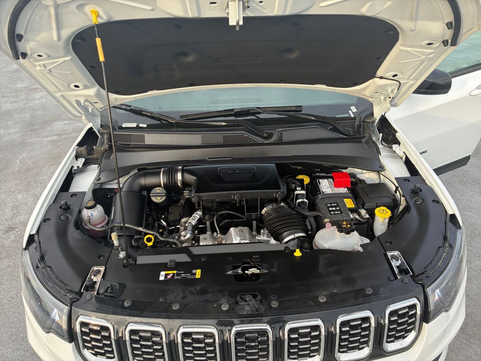 Used 2025 Jeep Compass Limited image 33