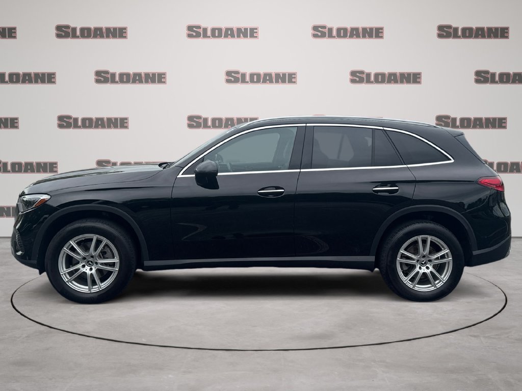 Used 2023 Mercedes-Benz GLC 300 4MATIC image 2