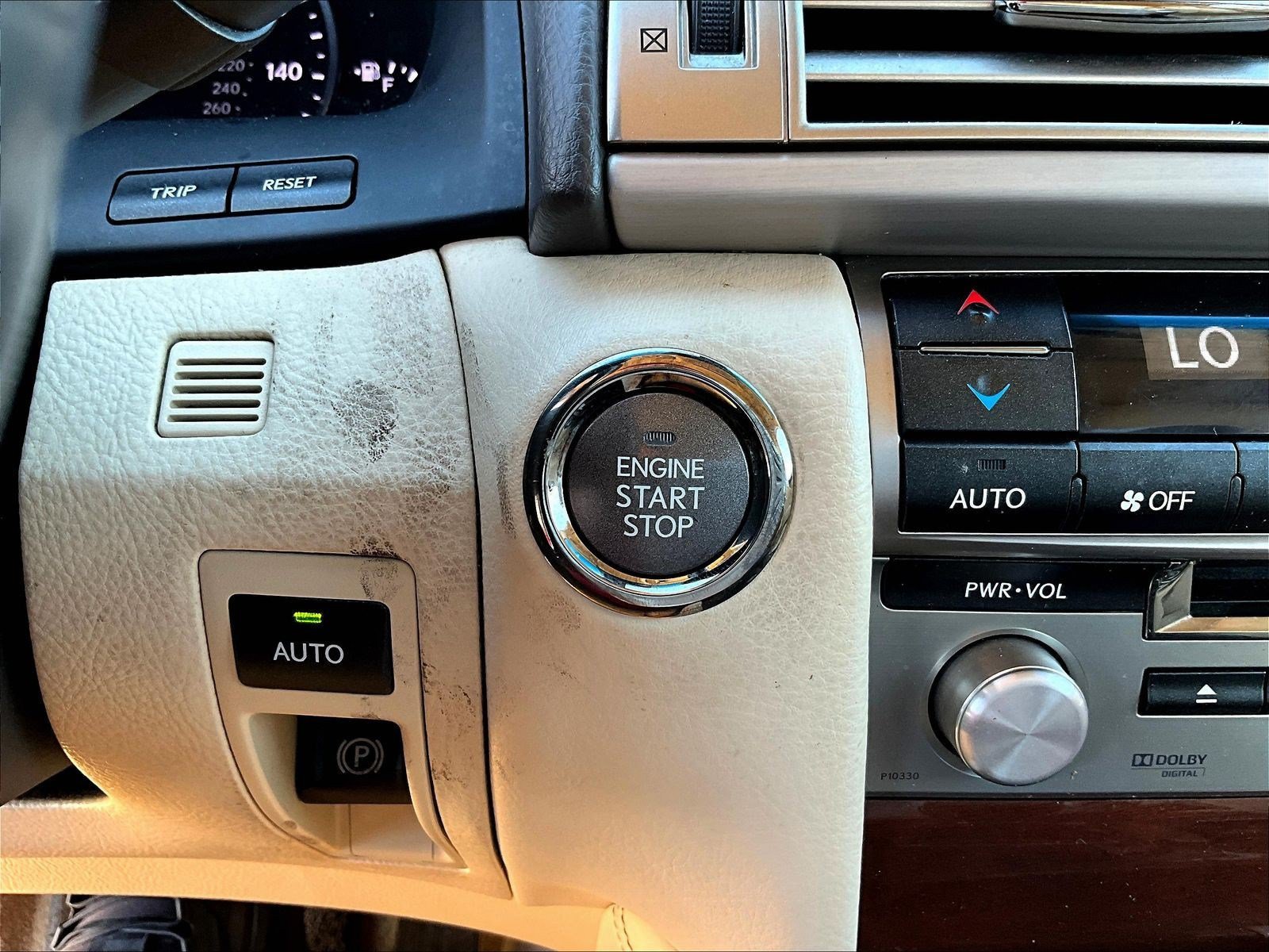 Used 2013 Lexus LS 460 AWD w/ Comfort Pkg image 16