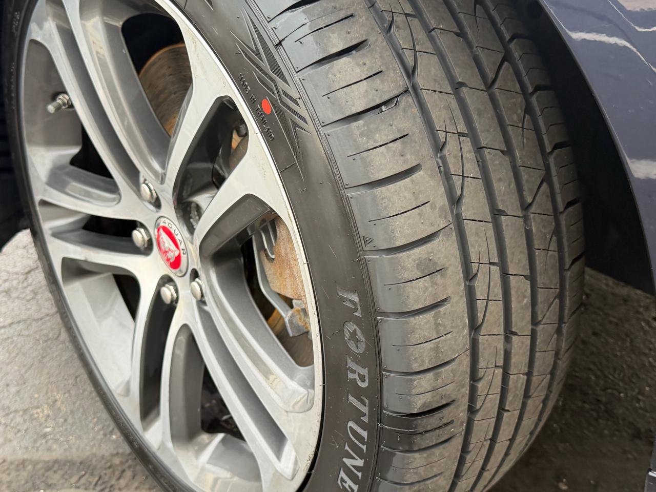 Used 2017 Jaguar XE Premium image 35