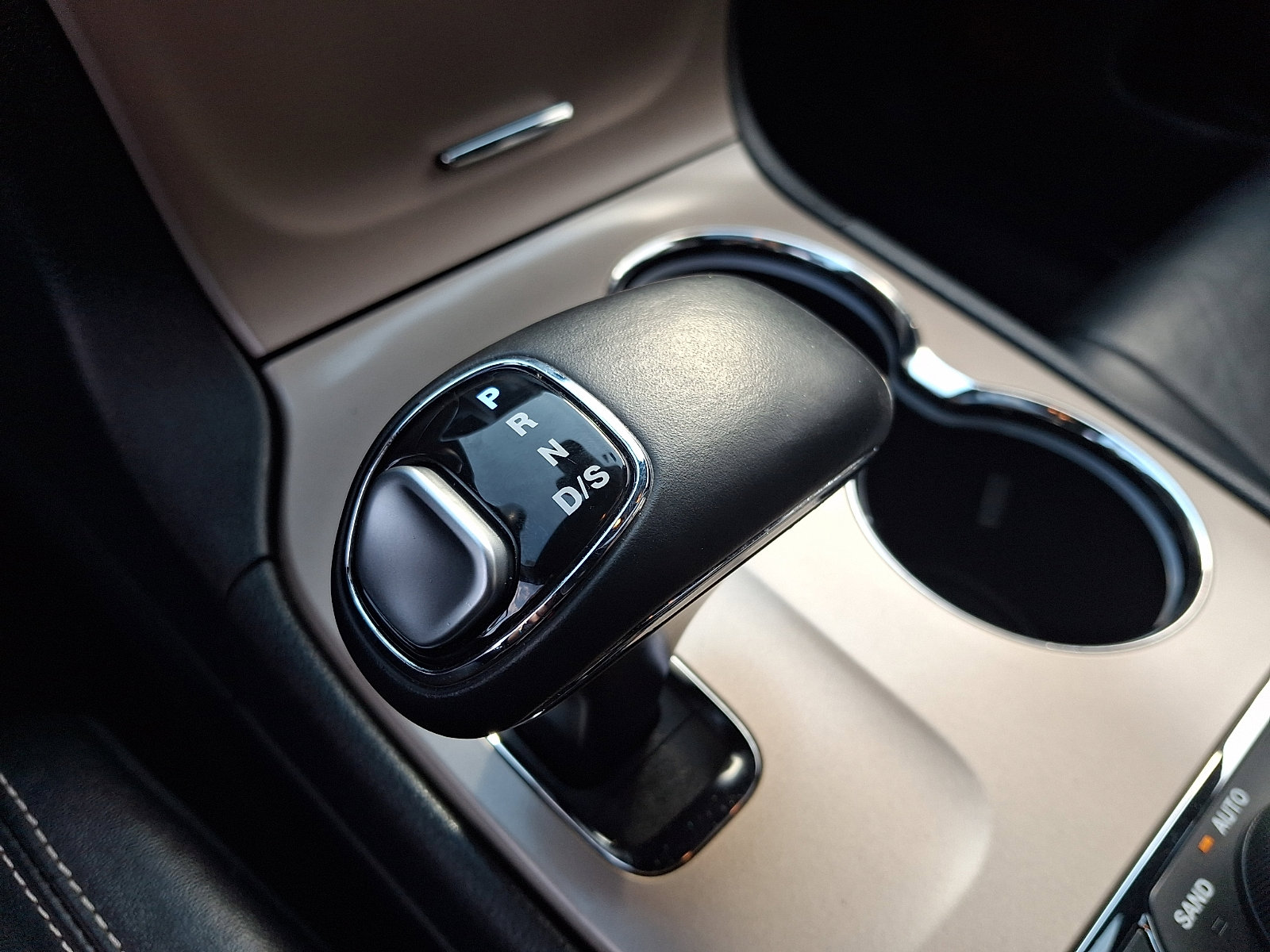 Used 2015 Jeep Grand Cherokee Limited AWD/4WD image 15