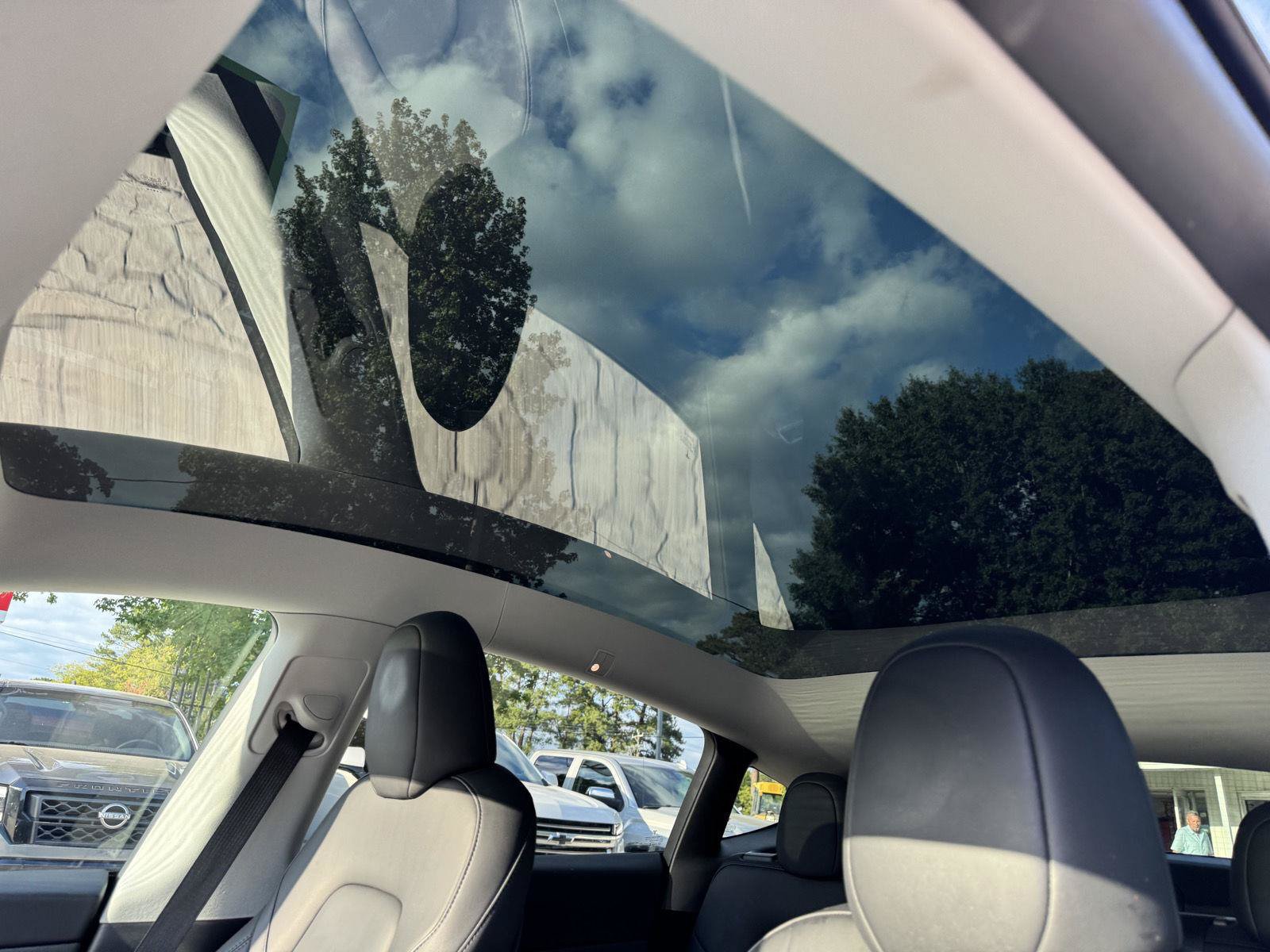 Used 2024 Tesla Model Y Long Range AWD/4WD image 5