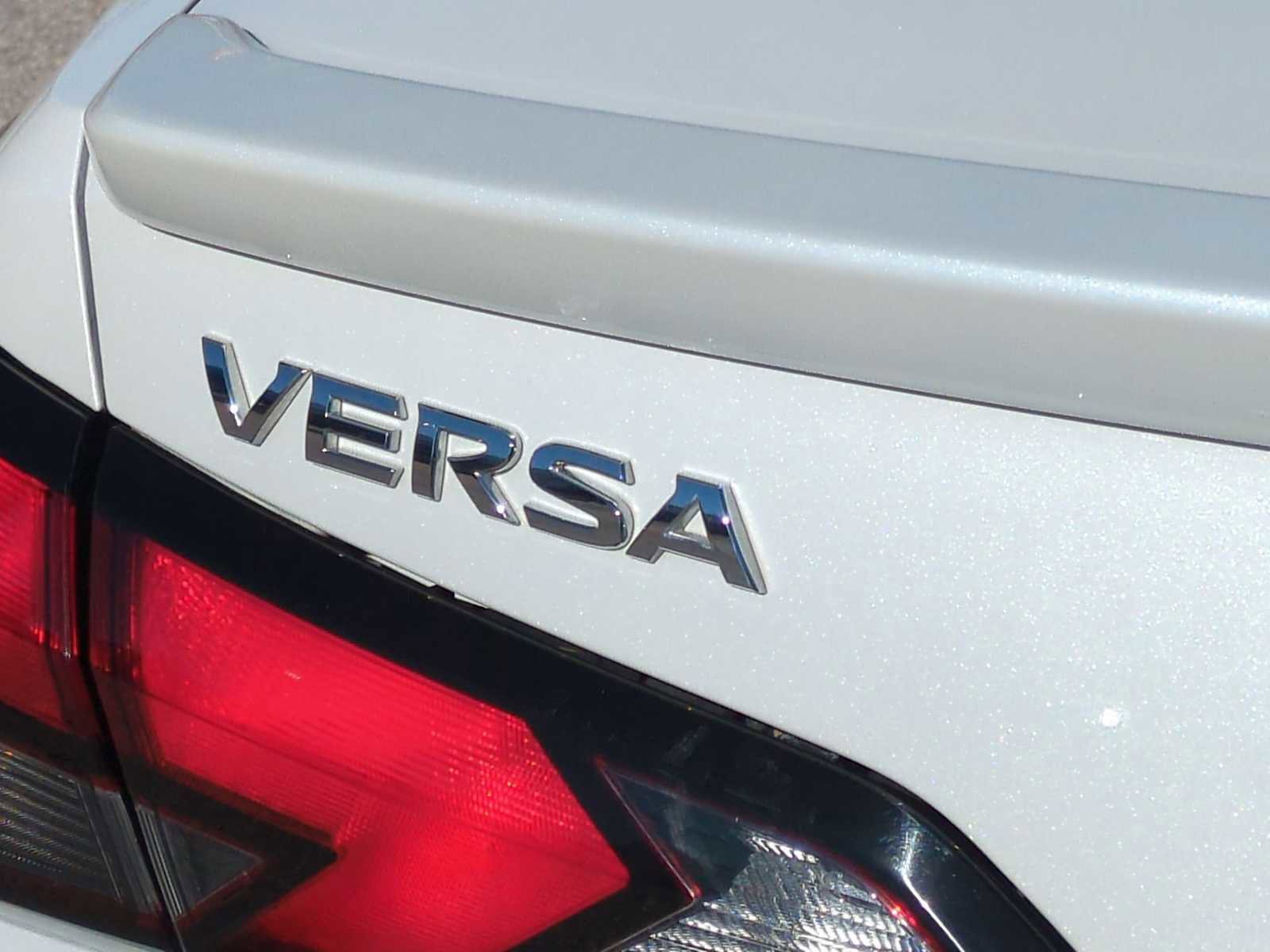 Used 2024 Nissan Versa SR image 29