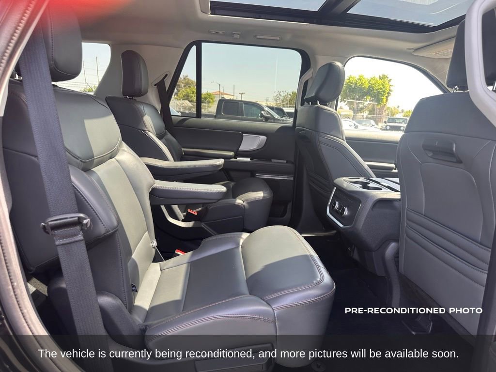 Used 2025 Ford Expedition Active AWD/4WD image 16
