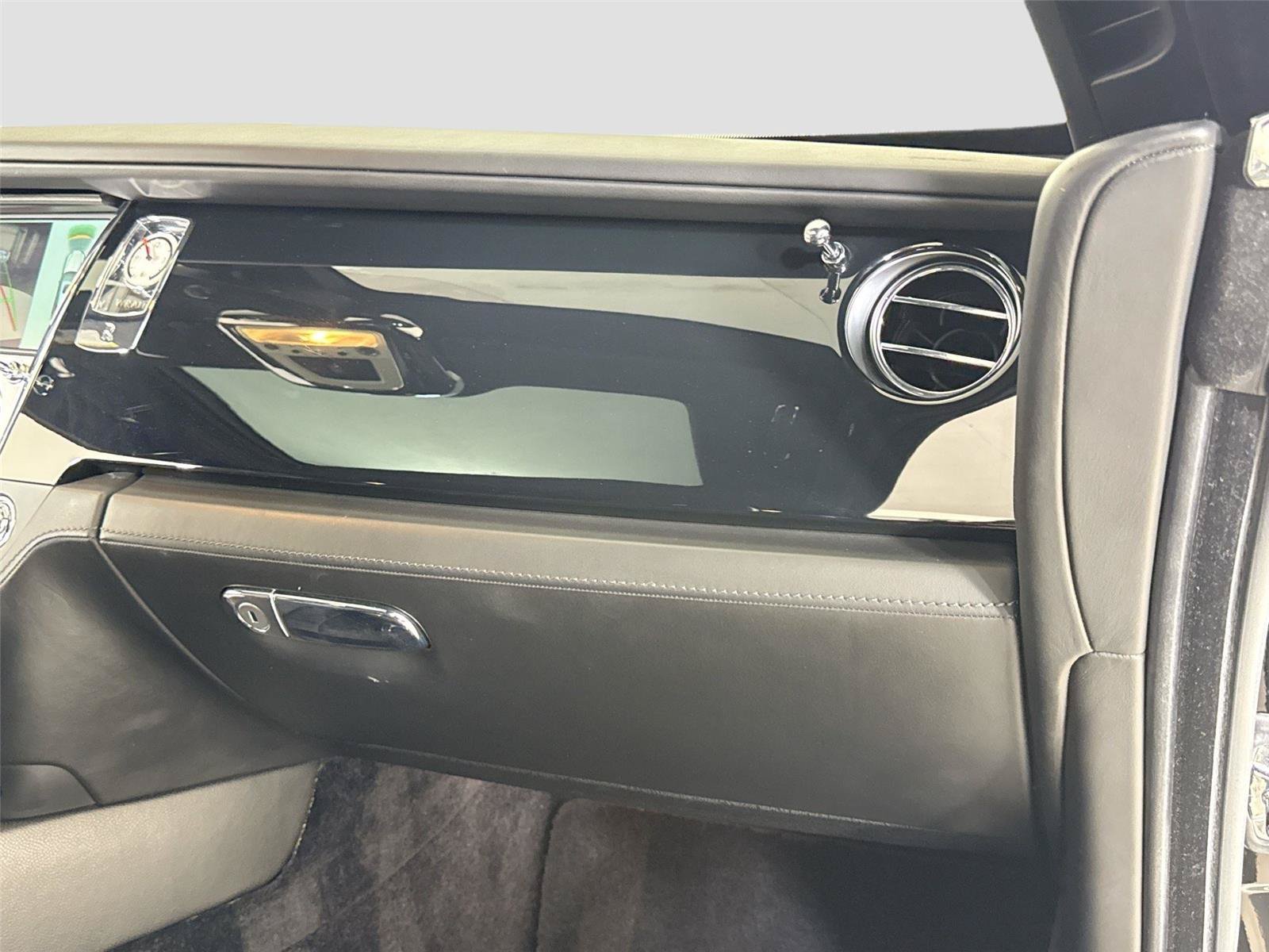 Used 2014 Rolls-Royce Wraith RWD image 29
