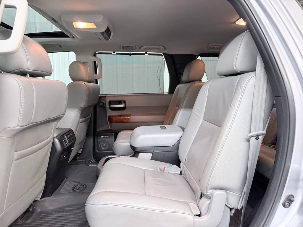 Used 2018 Toyota Sequoia Platinum AWD/4WD image 33