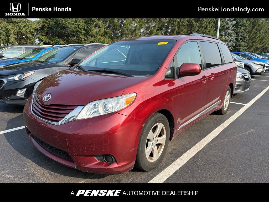 Used 2015 Toyota Sienna LE FWD image 1
