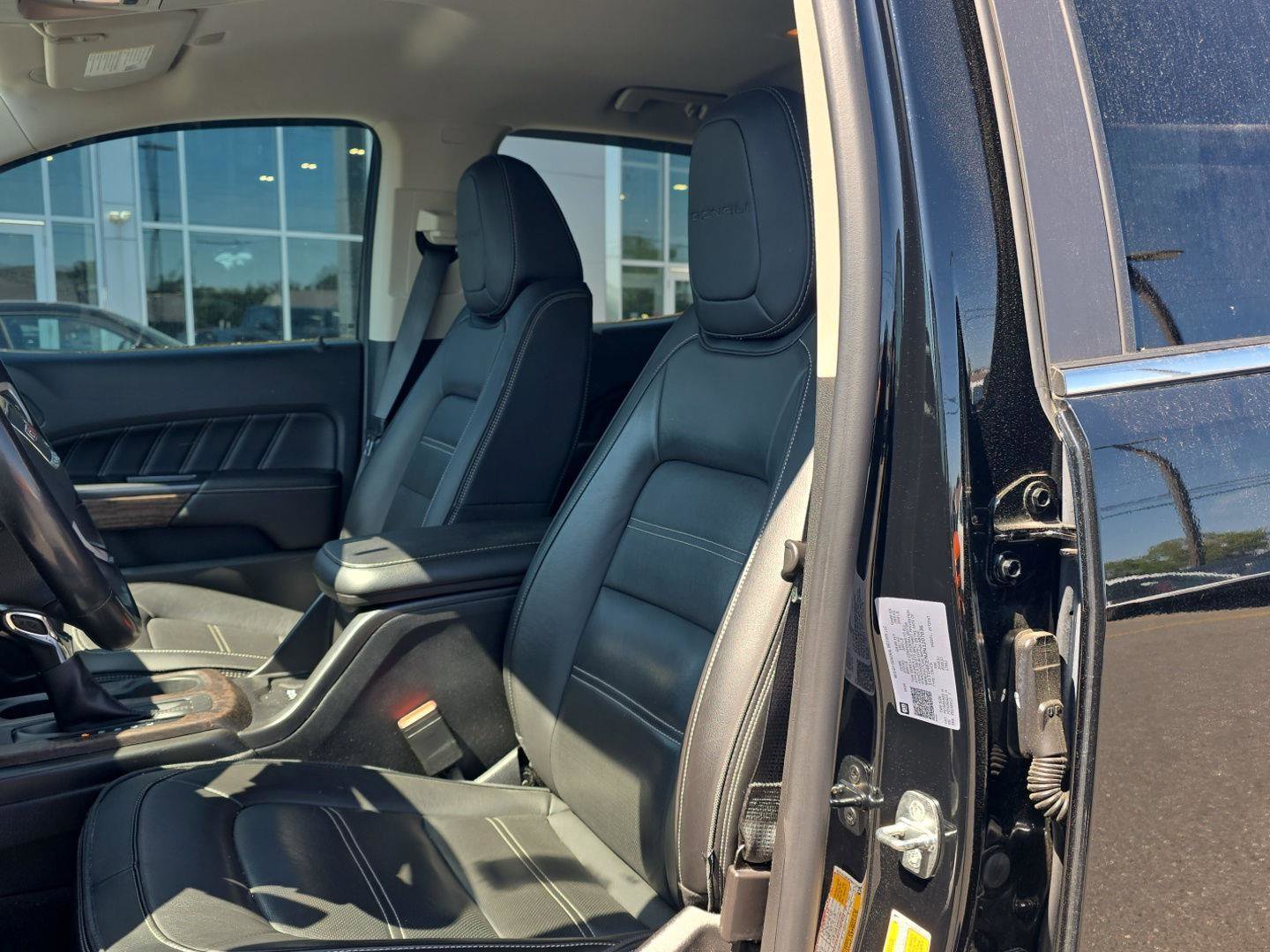 Used 2022 GMC Canyon Denali w/ Denali Black Edition Package AWD/4WD image 16