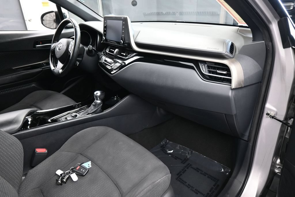Used 2019 Toyota C-HR XLE FWD image 43