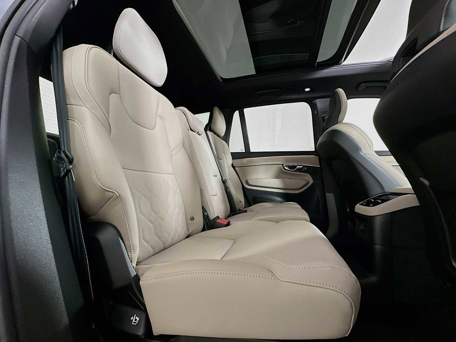 New 2026 Volvo XC90 T8 Plus image 27