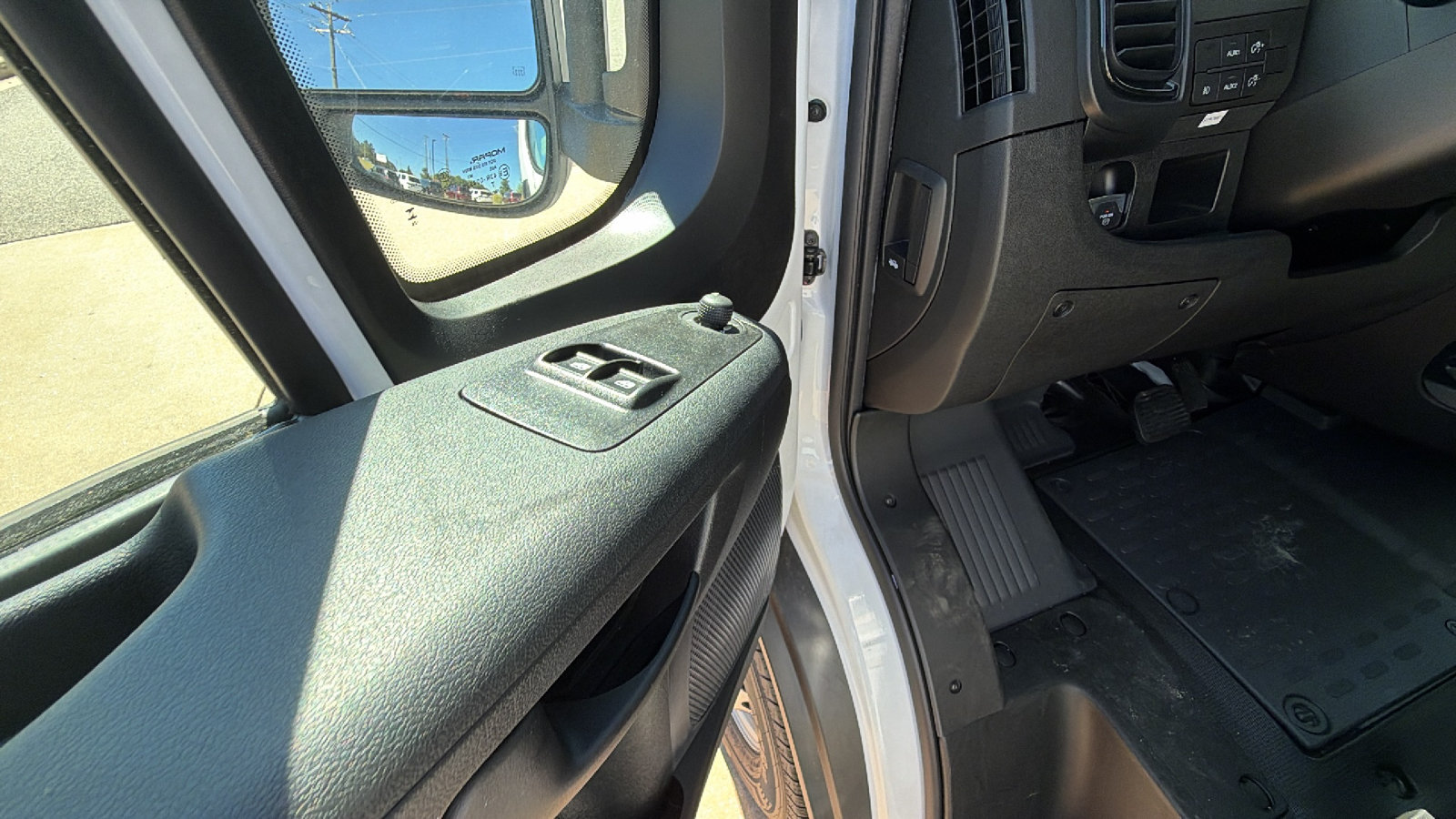 New 2026 RAM ProMaster 3500 w/ Convenience Group FWD image 15