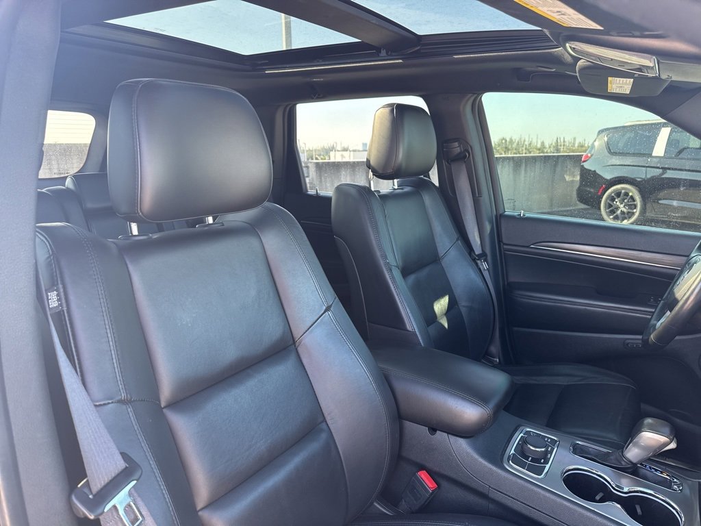 Used 2022 Jeep Grand Cherokee Limited w/ Trailer Tow Group IV image 12