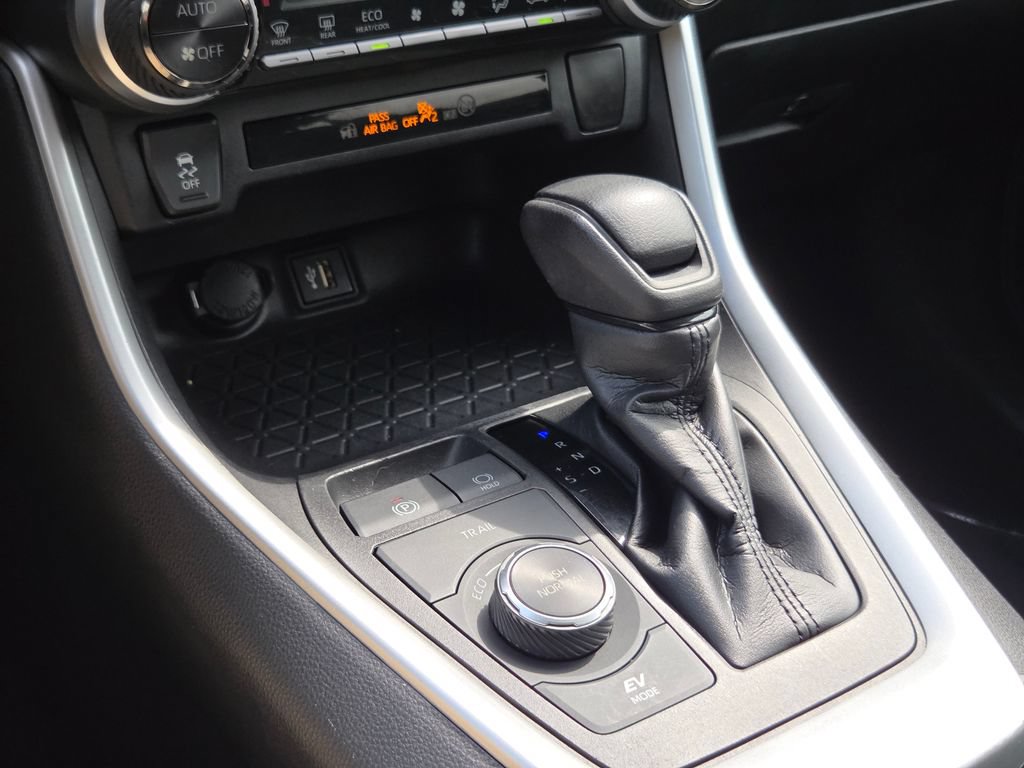 Used 2023 Toyota RAV4 XLE AWD/4WD image 34