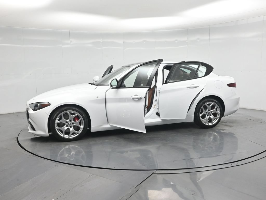 Used 2022 Alfa Romeo Giulia Ti RWD image 33