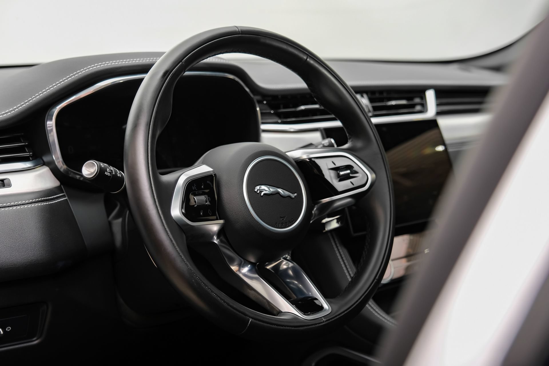 Used 2024 Jaguar F-PACE R-Dynamic S AWD/4WD image 20