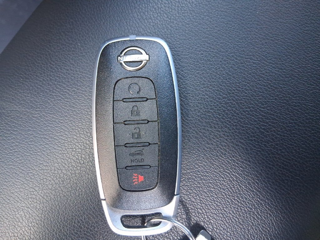 Used 2025 Nissan Pathfinder SL FWD image 32