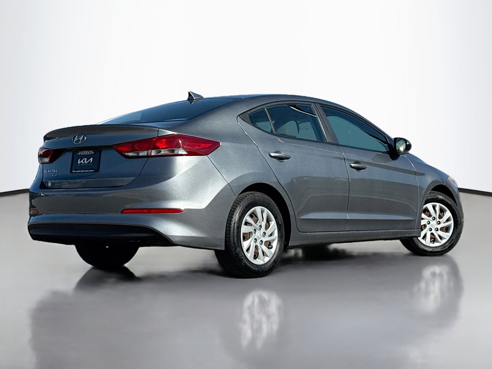 Used 2017 Hyundai Elantra SE image 2