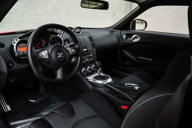 Used 2012 Nissan 370Z Coupe image 2