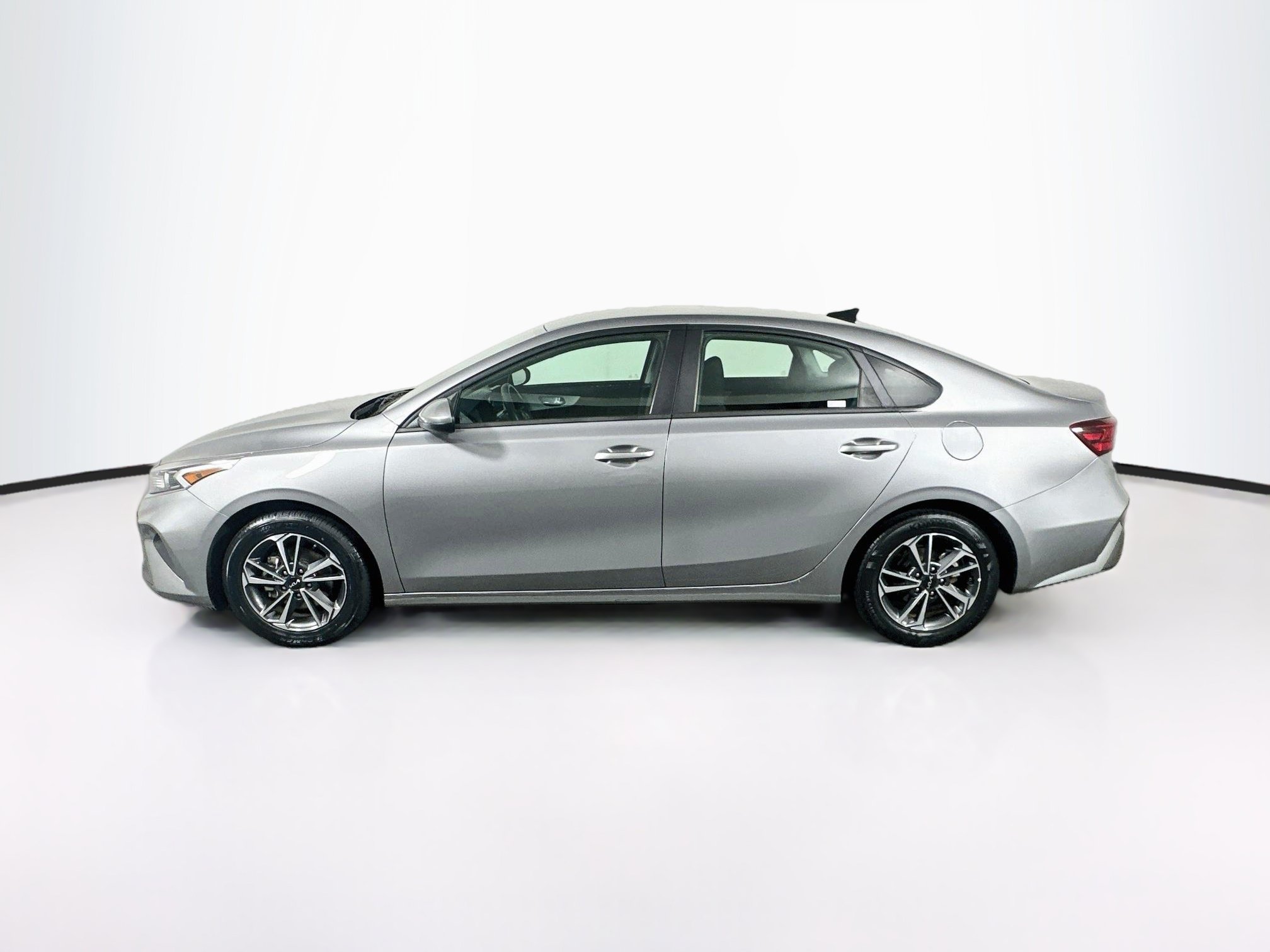 Used 2024 Kia Forte LXS FWD image 4