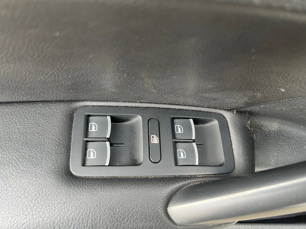 Used 2013 Volkswagen Passat 2.5 S image 13