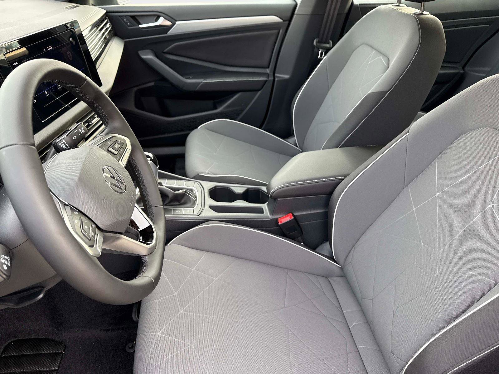 Used 2025 Volkswagen Jetta Sport image 20