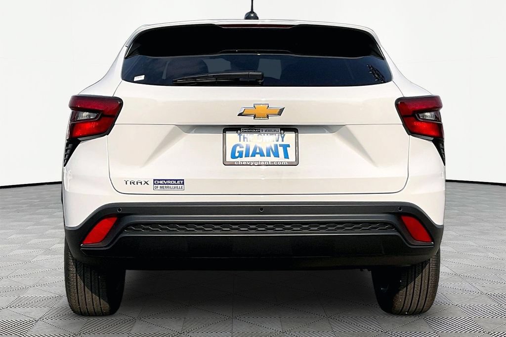 Used 2026 Chevrolet Trax LS w/ LS Convenience Package FWD image 5
