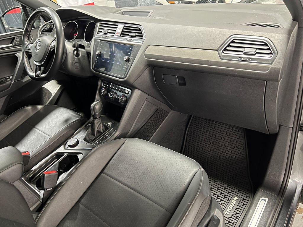 Used 2020 Volkswagen Tiguan SE R-Line w/ 3rd Row Seat Package image 27