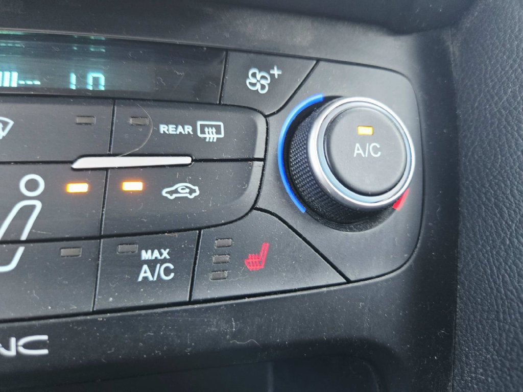 Used 2018 Ford Focus SEL w/ Cold Weather Package FWD image 20